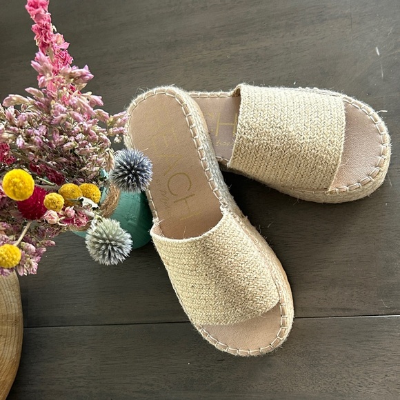 Beach Women's Cream Sandals - Picture 1 of 6